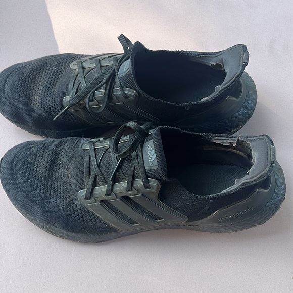 “Adidas-Mens Ultra Boost size 9.5” - Picture 2 of 12